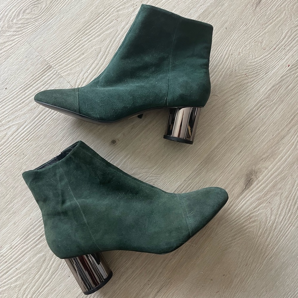 Minelli ankle boots in stunning emerald suede and mirror chrome heel size 10 US